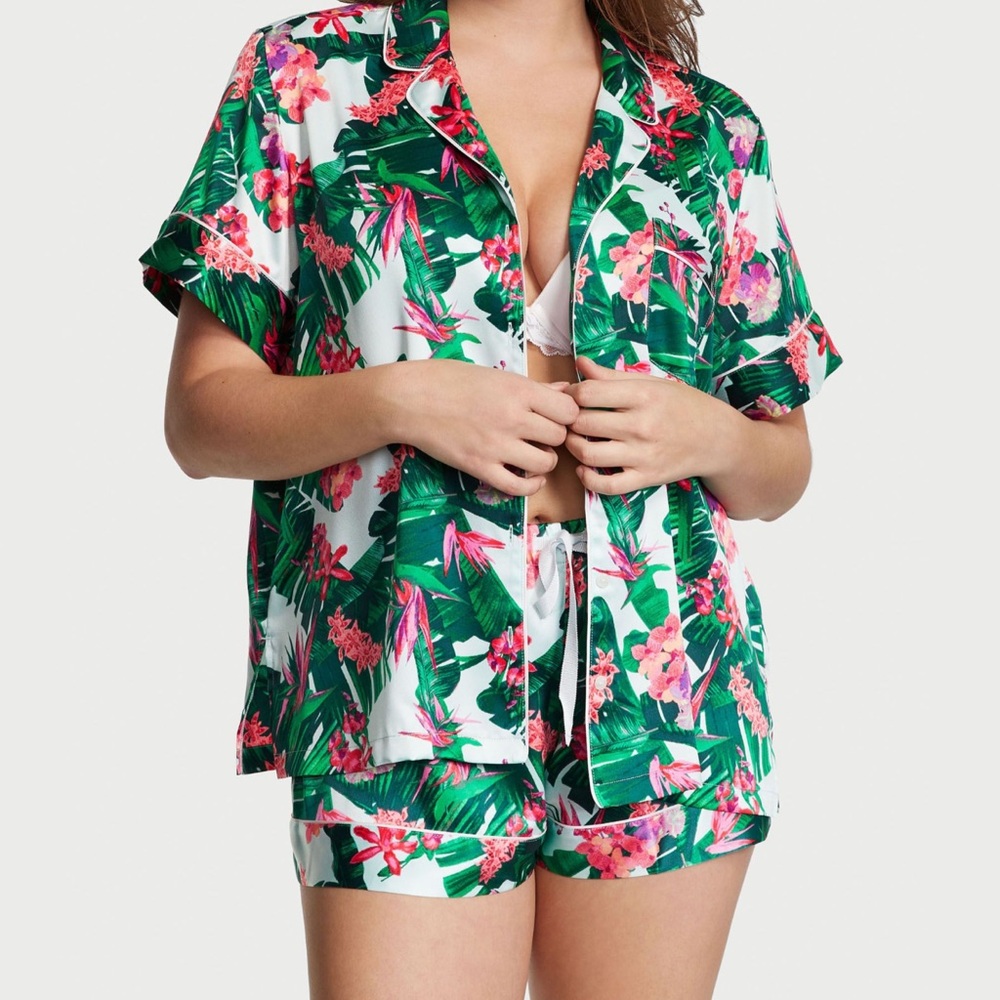 VICTORIA’S SECRET Tropical Floral Satin set shorts and button shirt with pocket